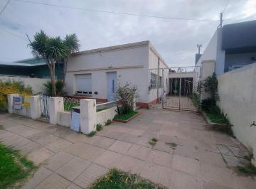 Casa · 80m² · 4 Ambientes · 2 Cocheras · Areco - Fitte 739 - Casa a Reciclar - Retasada - U$s 90000