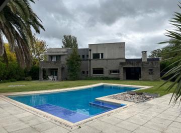 Casa · 338m² · 6 Ambientes · 2 Cocheras · Casa en Los Ceibos - 458 y 138