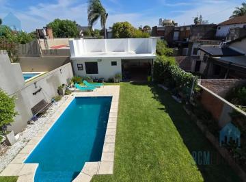 Casa · 230m² · 5 Ambientes · Casa en Castelar