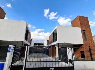 Casa · 4 Ambientes · 1 Cochera · Duplex en Alquiler 3hab, Calera
