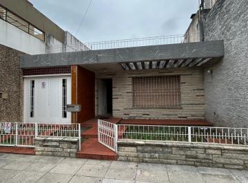 Casa de 3 ambientes, Monte Castro · Casa 3 Ambientes Sobre Lote Propio con Patio y Terraza