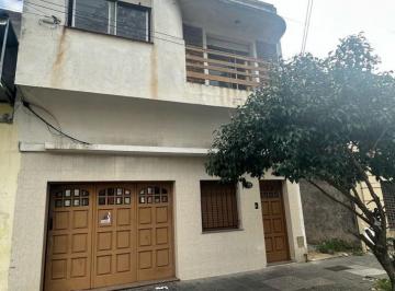 Casa · 80m² · 3 Ambientes · 1 Cochera · Casa 3 Amb. Al Frente con Garage y Terraza Propia - Manuel Castro Al 800 - Remedios de Escalada