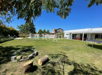 Casa · 180m² · 4 Ambientes · Casa en Alquiler en San Francisco, Villanueva, Tigre