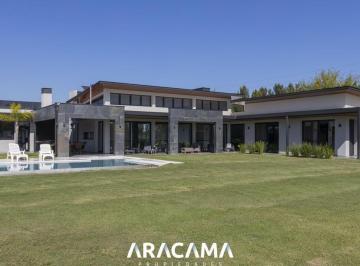 Casa · 391m² · 4 Ambientes · 2 Cocheras · Casa en Venta en Fincas de San Vicente