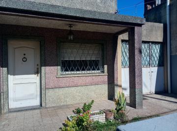 Casa de 4 ambientes, Tres de Febrero · Venta Casa 4 Ambientes en Martin Coronado a Modernizar