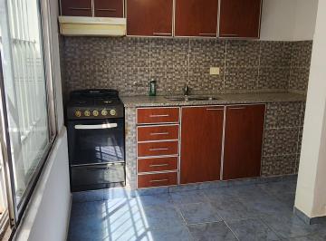 PH de 2 ambientes, Tres de Febrero · Depto Tipo Casa por Pasillo Al Medio, 2 Amb con Pequeño Patio, Sin Expensas!