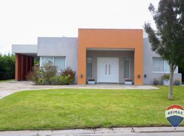 Casa · 225m² · 4 Ambientes · 2 Cocheras · Casa 4 Ambientes en Alquiler Santa Juana, Canning