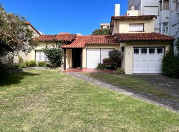 Casa de 6 ambientes, Miramar · Chalet en Venta en Excelente Ubicacion Miramar
