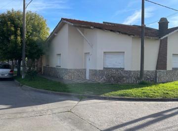 Casa · 103m² · 2 Dormitorios · 1 Cochera · Casa Dos Dorm. Todo Los Servicios