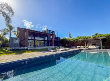 Casa · 570m² · 5 Ambientes · 3 Cocheras · Alquiler Casa 5 Amb. en Castores con Vista Al Lago