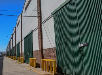 Bodega-Galpón · 1200m² · Naves Industriales en Alquiler en Bernal.