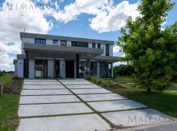 Casa · 230m² · 6 Ambientes · 2 Cocheras · Casa en Alquiler Pilara La Diligencia | Mallmann Propiedades