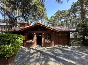 Casa · 95m² · 3 Ambientes · 1 Cochera · Casa en Venta de 2 Dorm. C/ Cochera en Mar de Las Pampas