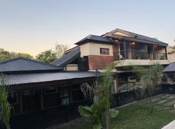 Casa · 250m² · 4 Dormitorios · 6 Cocheras · Importante Chalet en Venta Ituzaingo Norte Amplio Parque Libre