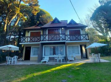 Casa · 80m² · 4 Ambientes · 1 Cochera · Duplex en Alquiler en Costa del Este 8pax.