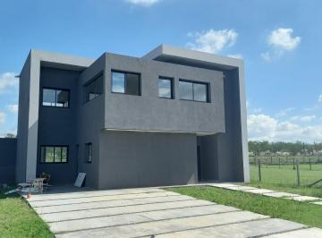 Casa · 170m² · 5 Ambientes · 2 Cocheras · Casa en Venta en San Sebastian, Barrio Area 11