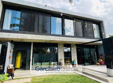 Casa · 170m² · 5 Ambientes · 1 Cochera · Casa en Venta en Castelar, Morón, G. B. a. Zona Oeste