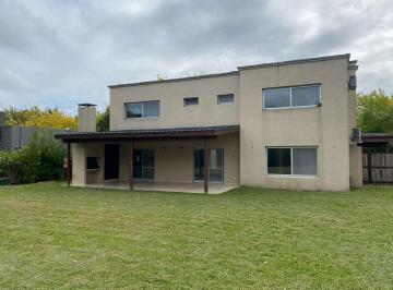 Casa · 280m² · 6 Ambientes · 1 Cochera · Casa en Santa Catalina, Villanueva
