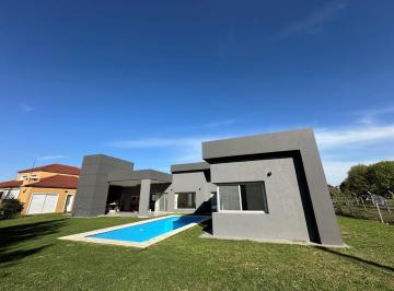 Casa · 149m² · 4 Ambientes · Casa en Venta, 4 Ambientes, Acepta Permuta, en Barrio Santa Juana, Canning, Esteban Echeverría, G. B.