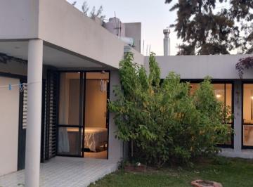 Casa · 73m² · 2 Ambientes · 1 Cochera · 14 Bis Entre 651 y 652 Sicardi, La Plata - Casa en Venta