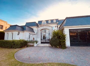 Casa · 580m² · 10 Ambientes · 4 Cocheras · Casa en Alquiler en La Isla, Nordelta, Tigre