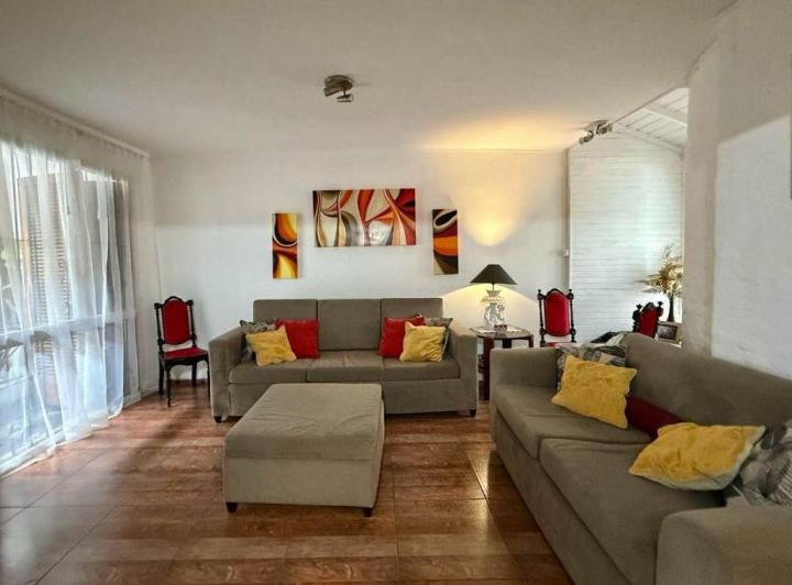 Casa · 223m² · 4 Ambientes · 2 Cocheras