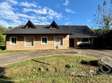 Casa · 205m² · 5 Ambientes · Alquiler de Comoda Casa en Parque Irizar