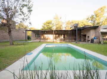 Casa · 98m² · 4 Ambientes · 1 Cochera · Quinta en Barrio Las Paltas