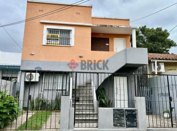 PH · 90m² · 4 Ambientes · 1 Cochera · PH en Planta Alta con Cochera y Jardín! Tigre Centro