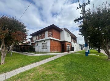 Casa · 4 Ambientes · 2 Cocheras · Casa en Bernardino Rivadavia