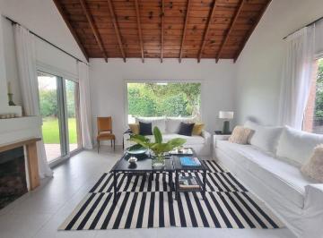 Casa · 118m² · 4 Ambientes · Alquiler Casa Amoblada en Club Newman