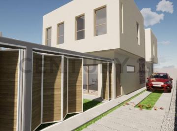 Casa · 95m² · 4 Ambientes · 1 Cochera · Duplex de 3 Dorm. a Estrenar en Venta La Plata