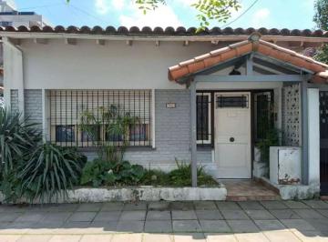Casa · 178m² · 4 Ambientes · 1 Cochera · Casa Venta Ituzaingó con Parque Apto Crédito!