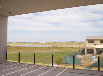 Casa · 217m² · 7 Ambientes · 2 Cocheras · Venta/permuta Casa Tres Dorm. Suites Piscina Lote 183 Vida, Funes