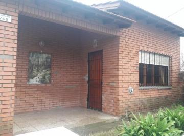 Casa · 75m² · 4 Ambientes · 3 Cocheras · Casa en Venta - 3 Dorm. 2 Baños - Cochera - 200 m² - Mar de Ajó