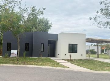 Casa · 153m² · 5 Ambientes · 1 Cochera · Casa en Venta 3 Dorm. Mas Estudio Barrio Santa Emilia