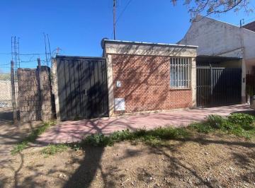 Casa · 100m² · 3 Ambientes · 1 Cochera · Venta Casa a Reciclar en Guaymallen
