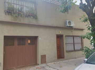 GEP-GEP-1599_2 · Casa Frente a Plaza Larrazabal, Gatronomía o Profesional