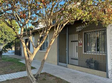 Casa · 70m² · 3 Ambientes · 1 Cochera · Casa en Venta - 2 Dorm. 1 Baño - Cochera - 121 m² - Lomas de Zamora
