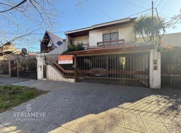 Casa · 200m² · 7 Ambientes · 2 Cocheras · Casa Chalet en Venta en Banfield, Lomas de Zamora, G. B. a. Zona Sur