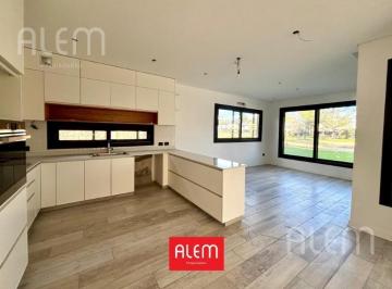 Casa · 270m² · 6 Ambientes · 2 Cocheras · Casa de 4 Dorm. en Venta - St Thomas Este - Canning (E. Echeverria)