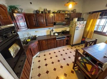 Casa · 280m² · 10 Ambientes · 1 Cochera · Venta en Block de 4 Departamentos Sobre Lote de 8,66x37 m