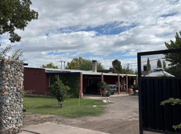 Casa · 176m² · 5 Ambientes · 1 Cochera · Finca con Casa, Galpón, Animales y Frutales