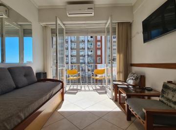 Departamento · 40m² · 2 Ambientes · Alquiler Temporario - Departamento de Dos Ambientes con Vista a La Plaza - Av Colón 2134