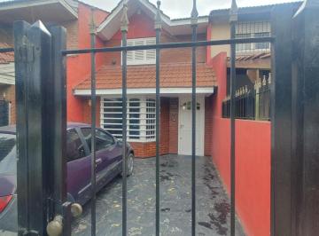 Casa · 70m² · 3 Ambientes · 1 Cochera · Duplex en Caisamar