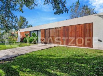 Casa · 152m² · 4 Ambientes · 2 Cocheras · Casa en Venta en Barrio Cerrado Villa Rosa