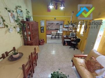 Casa · 211m² · 4 Ambientes · 2 Cocheras · Casa con 1504 m² en Venta, 2 Dorm. en Carpintería