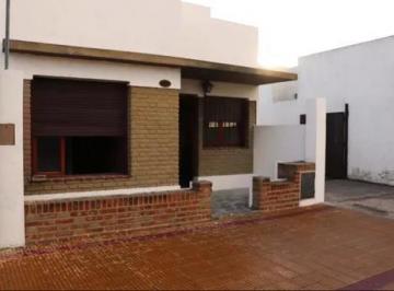 Casa · 170m² · 4 Ambientes · 4 Cocheras · Casa en Venta - 3 Dorm. 2 Baños - Cochera - 400 m² - Tandil