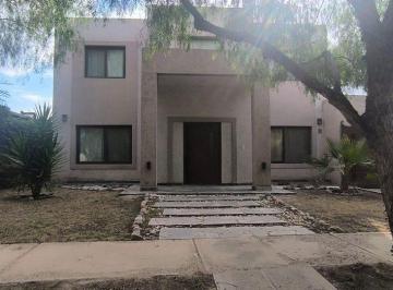 Casa · 228m² · 4 Ambientes · 2 Cocheras · Casa en Venta en Terruños de Araoz III Mendoza