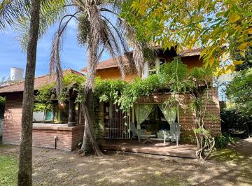 Casa de 5 ambientes, Villa Gesell · Casa en Venta de 4 Dorm.. Apta Credito. Gas Natural! Lote 490 m²